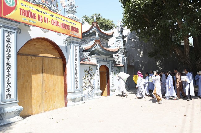 Dong Cao Pagoda offering to the rain retreat schools